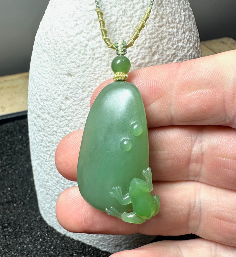 Siberian Jade Frog Pendant, 41mm