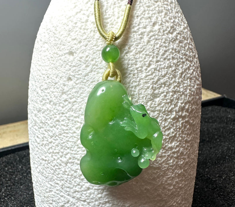 Siberian Jade Frog Pendant, 39mm