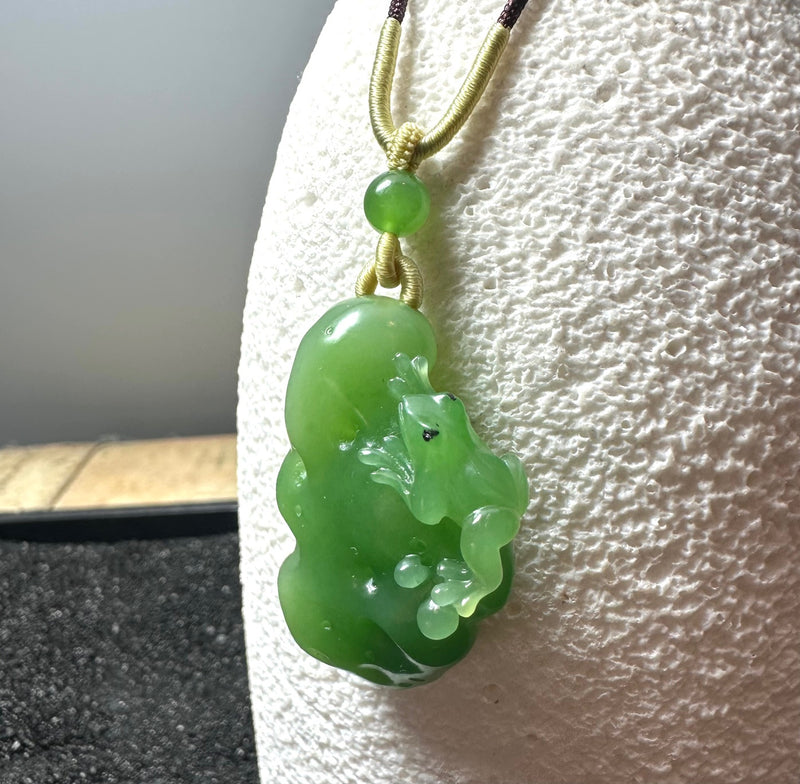 Siberian Jade Frog Pendant, 39mm