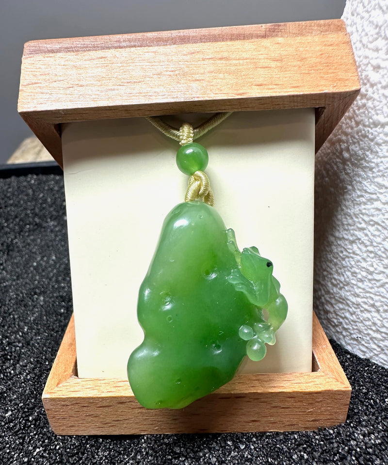 Siberian Jade Frog Pendant, 39mm