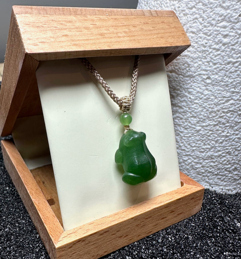 Small Siberian Jade Frog Pendant, 18mm