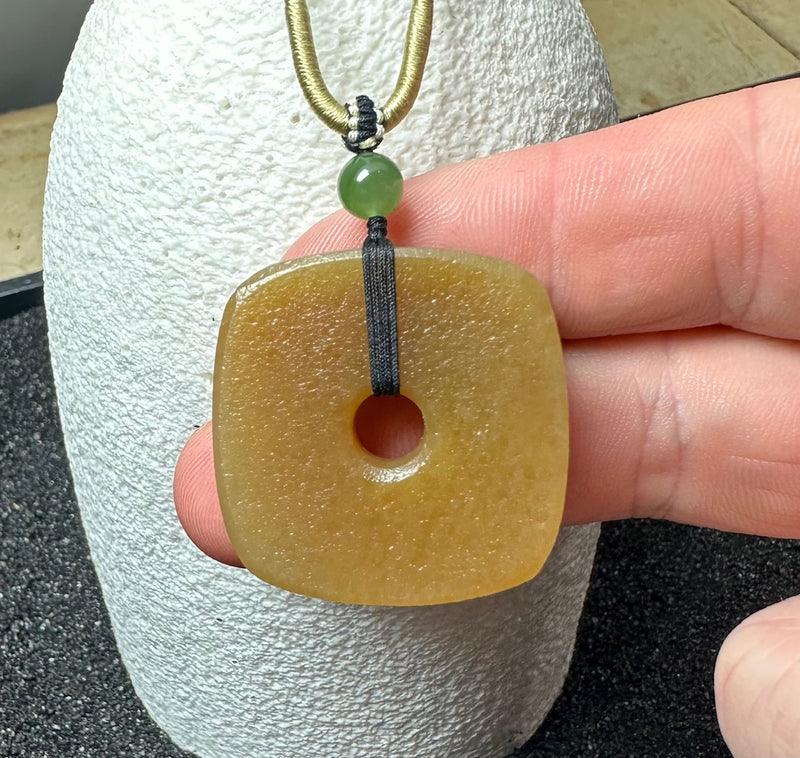 Honey Jade Texture Pi Pendant, 31mm